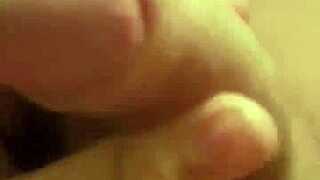 i'm laba and i'm masturbatin' so hard, oops it's feelin' good