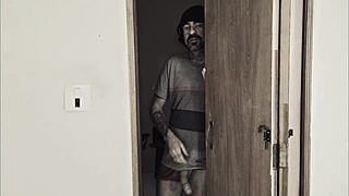 padrasto perde a cabeça e visita enteada à noite