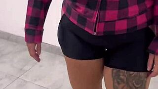 Uber rider licks balls then fucks in apartment 😏