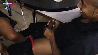 o corno adora ver me sofrer no pau preto, fiquei impressionada com o tamanho desse negao