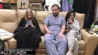 Sophie Dee Sara Jay'in büyük kıçını yalıyor.