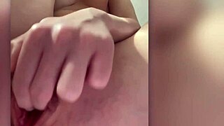 I'm using my vibrator and fingers on my curvy ass