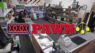 Aku cuma pengen dia ngentot aku keras-keras!