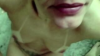 putona toda feliz levando rola do vizinho depois que o corno sai para trabalhar.