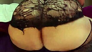 Chubby Queen Twerks Sexily in Raw Style