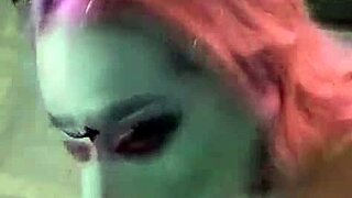 Dziwka obca ssie kutasa deepthroat
