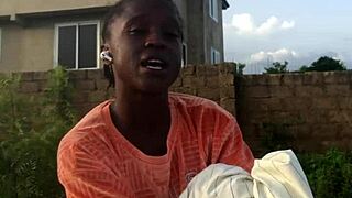 Crazybitch Folds Clothes While Twerking With Dirty Talk 😜