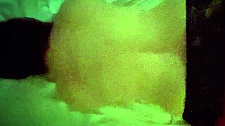 entro al cuarto mientras se vestia