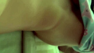 rossmexicana se masturba viendo su rico porno