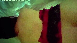 entro al cuarto mientras se vestia