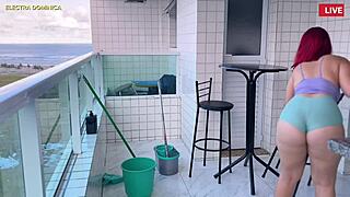 Aku Sewa Pembantu Latina Pakai Hotpants Mini! Dia Goda Banget, Aku Gila!