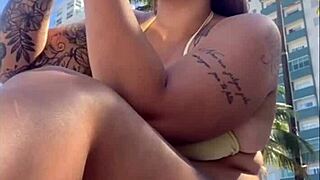 i'm flashing my big pussy at the beach for guys