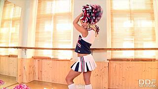 Wow! Brown-Eyed Cheerleader Tracy Lindsay Stretches Wet Teen Pussy!