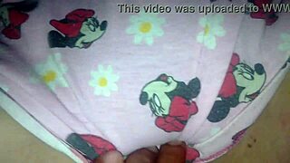 Ngentot Tetangga Memek Ketat Dicukur