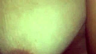 joven blaca de co�o virgen tomando enorme polla negra del amigo