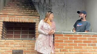 patroa seduces pedreiro in bathroom toilet