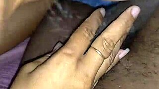 joven blaca de co�o virgen tomando enorme polla negra del amigo