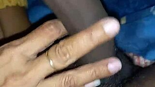 joven blaca de co�o virgen tomando enorme polla negra del amigo