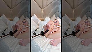 ميا مالكوفا كسها يتقذف لبن آلة النيك الوحشية