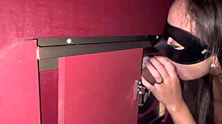 Dělám z manžela paroháče v pikantním klubu