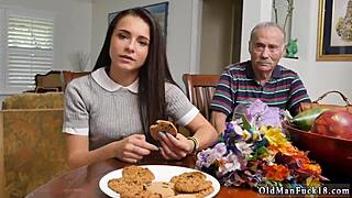 Jonge 18+ Brunette Vingert Zichzelf in HD