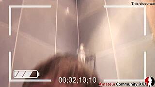 French amateur fingers foamy pussy in ugly bathtub session