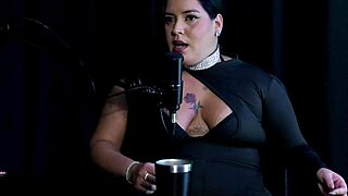 I, pri melancia, resolve my horniness with small cock guy filling me up outdoors.