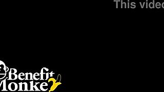 โย ฉันกำลังสั่นกับเอมี่ ดั๊กซ์ บนโซฟาใช้ไวเบรเตอร์! 🛋️