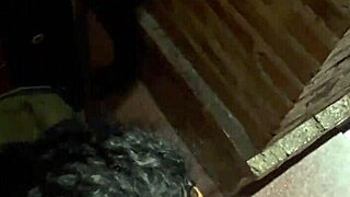 טינאייג'רית ארגנטינאית 18+ שותה חלב ברחובות בואנוס איירס