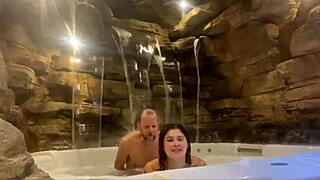 Casal Curtindo a Lua de Mel no Motel Esposa se Acabando na Pica