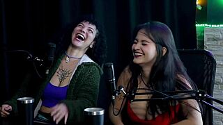 يا رجل، هي مشهورة دلوقتي بسبب الفيديو البري ده!