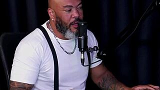 يا رجل، هي مشهورة دلوقتي بسبب الفيديو البري ده!