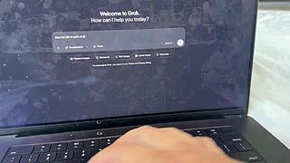 Большая сводная сестра Джулз Блу учит Скотта Старка расслабляться в домашней ролевой игре