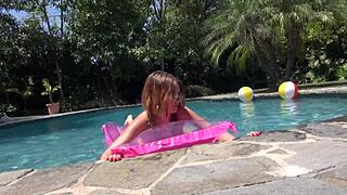 Horny amateurs fuck in passionate quickie.