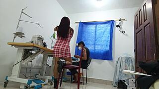 Pelacur Goyang Pacar di Tempat Kerja, Bahkan Bosnya!