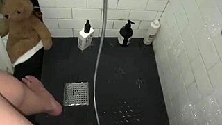 Arabian snowwhite masturbates in shower