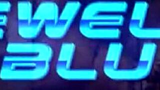 Does Jewelz Blu flash big ass to fans outdoors?