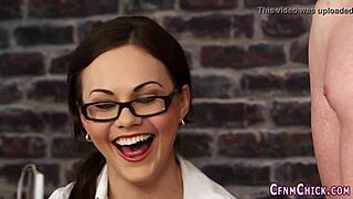 Yo, pogledaj ove CFNM Britanke kako trzaju u vrućoj fetiš akciji! 😜