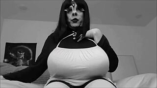 Voluptuous Shemale Whore Karola Ts Sucks Big Cock