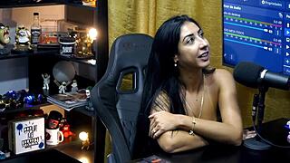 ruan foi ver se a renatinha mello estava sem calcinha que deliciosa rolou muita qu�mica nesse episodio - podcast p�pum no barraco