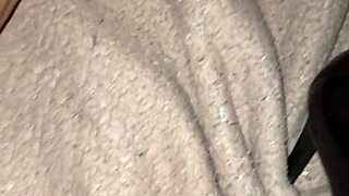 masturbándome con dildo anal y vibrador adelante