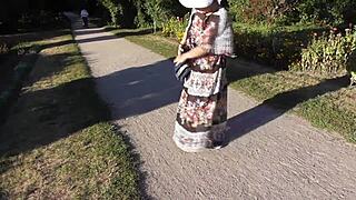 Hej, poglej to dlakavo zrelo, ki flasha v parku?