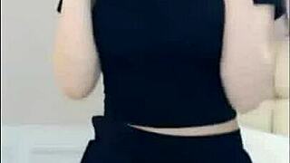 Chi Danny dances sexy on webcam