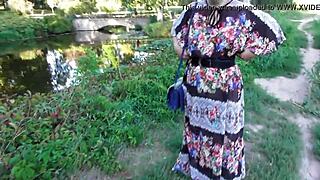 Hej, poglej to dlakavo zrelo, ki flasha v parku?