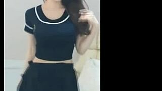 Chi Danny dances sexy on webcam