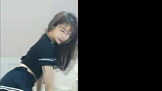 Chi Danny dances sexy on webcam