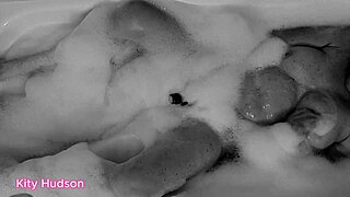 Curvy mature Kitty Hudson bathes with vibrator for orgasm