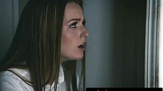 Пышная MILF Chanel Preston едва не поймана, трахая горячую учительницу пасынка