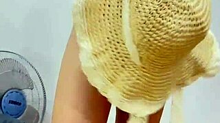 Déballage étudiante 18+ poilue gros plan workout outdoor uncensurée amateur