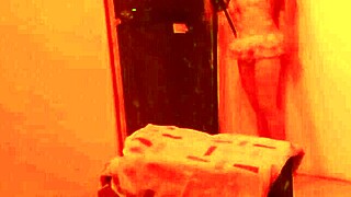 La puta del prostíbulo me dio una mamada gratis por el celular